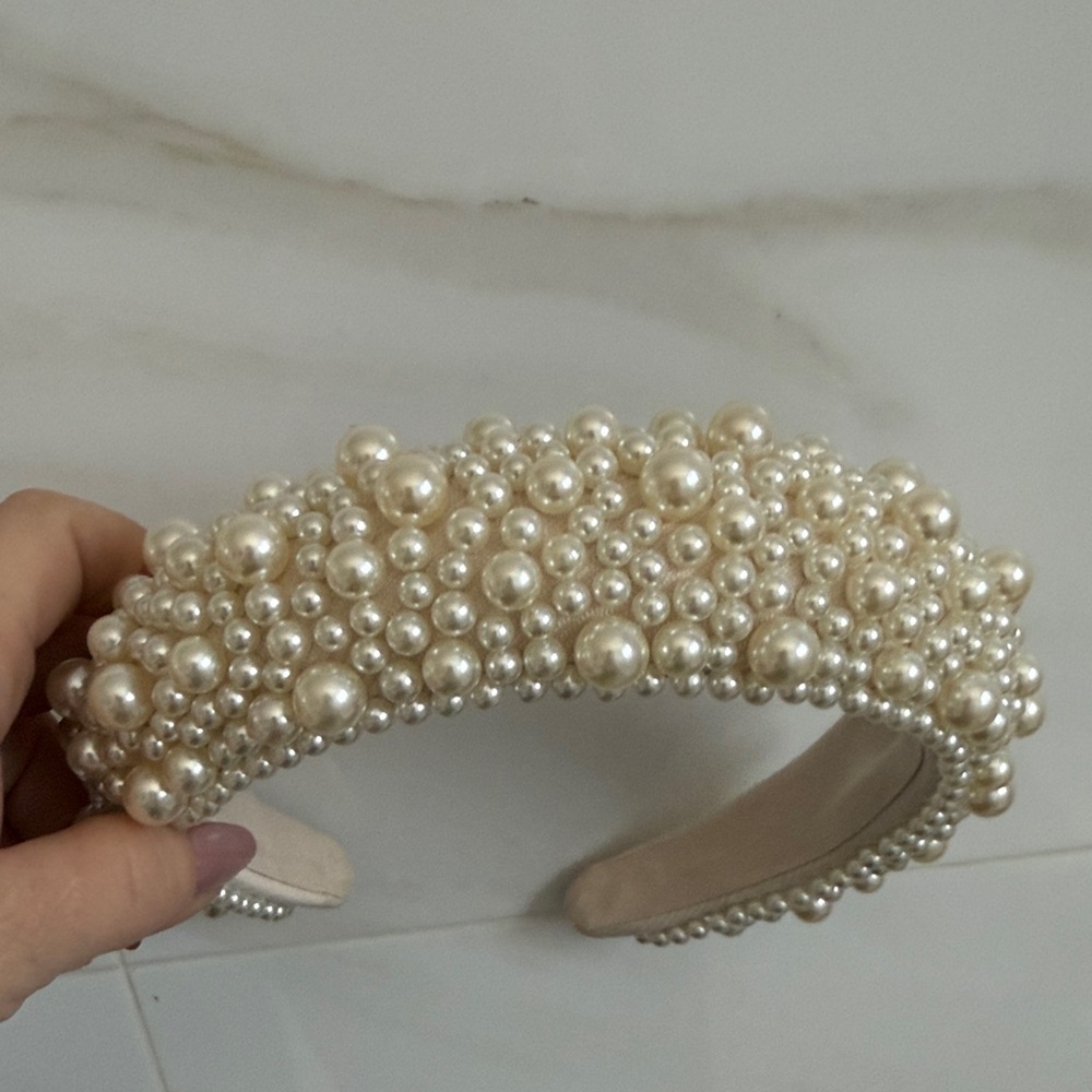 Elegant Pearl Embellished Headband
